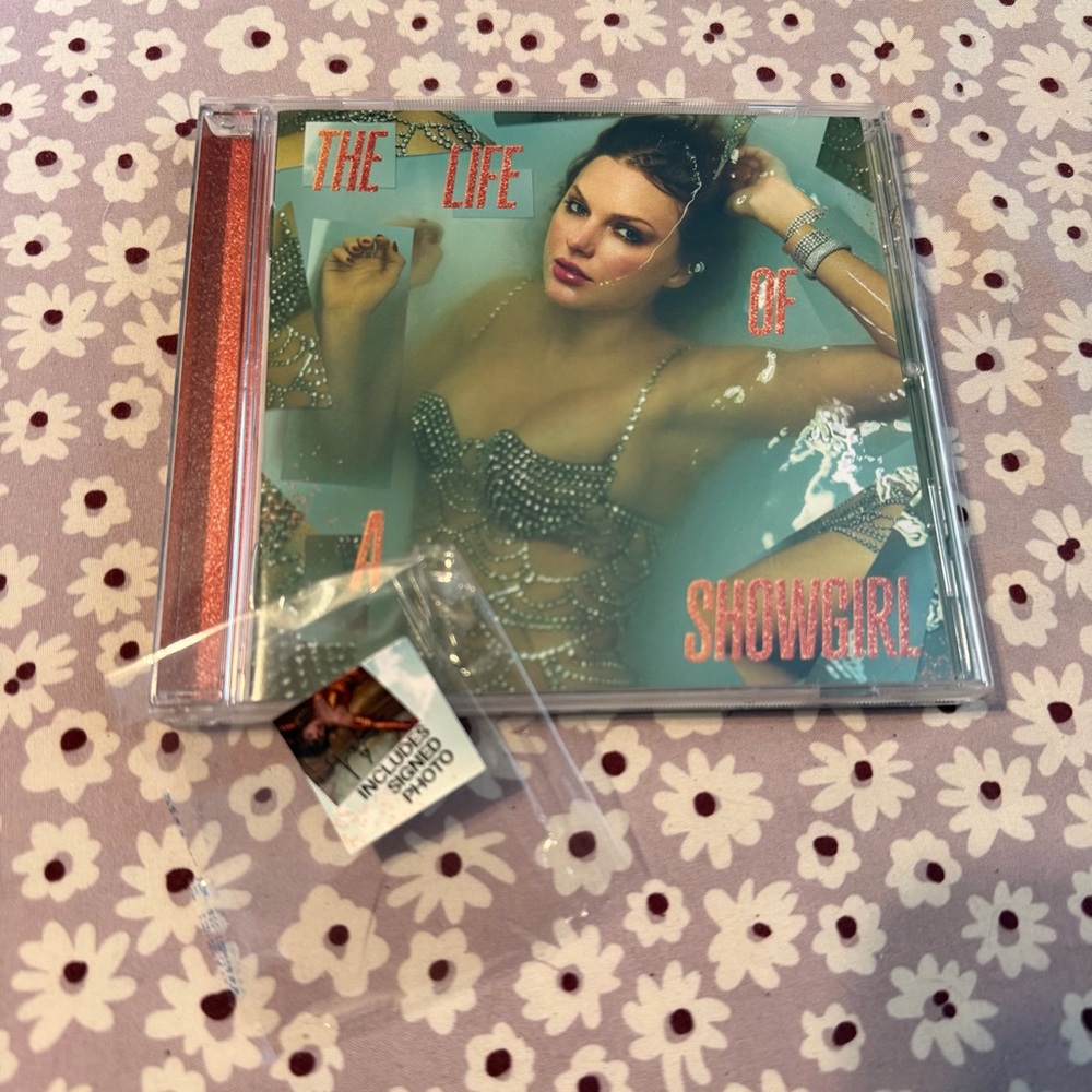 Signed Taylor Swift the life of a showgirl tloas cd photo 2 - Picture 5 of 5